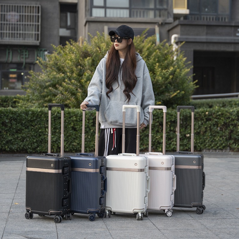 20/22/24/26インチトラベルスーツケース、スピナーホ - Aluminum Frame Carry On Luggage のレビューと価格