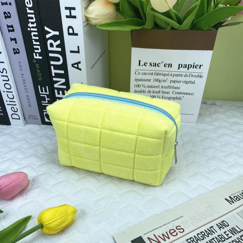 かわいいファー化粧ポーチ 女性用 ジッパー付き 大きめ 無地 - Cosmetic Bags のレビューと価格